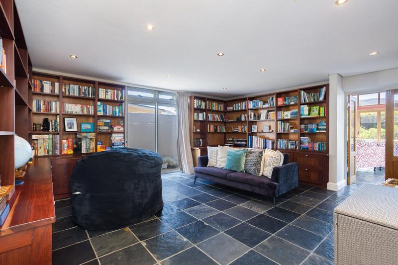 6 Bedroom Property for Sale in Lake Michelle Western Cape